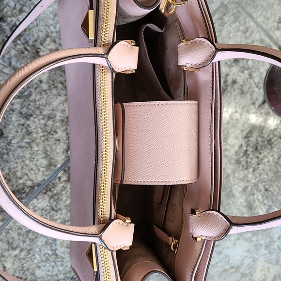 Michael Kors EUC Pink Purse - Picture 2 of 8